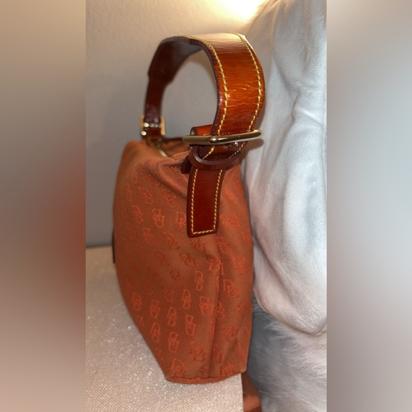 Dooney & Bourke Vintage handbag-burnt orange w/ Leather shoulder - Picture 5 of 11